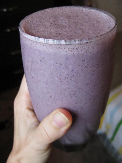 Pomegranate- Blueberry With nutrient-rich ingredients such as blueberries, apples, avocado, pomegranates, coconut oil and coconut water, this smoothie is super healthy.