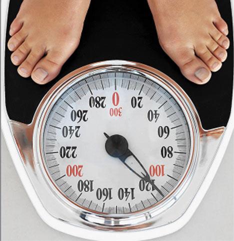 Weight loss that occurs during a single bout of exercise is likely due to fluid loss changes in body weight can be used as a marker for short term fluid loss One liter of water weighs approximately 1