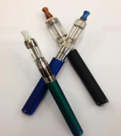 Figure 2: Second-generation e-cigarettes. Figure 3: Examples of other kinds of e-cigarettes. By Izord (Own work) [CC-BY-SA-3.0 (http://creativecommons.org/licenses/by-sa/3.0)], via Wikimedia.