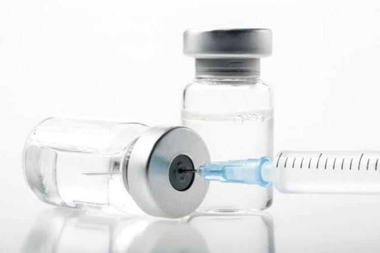 Reconstitution Tips for Reconstitution Botox (Cosmetic use) Check for the presence of the vacuum by piercing the seal of the vial with the needle (without the syringe attached) and listen for the