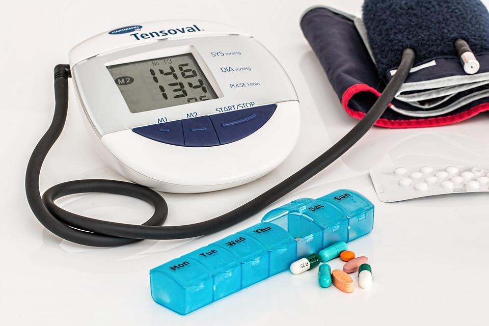 MEDICATION THERAPY There is evidence that, in high-risk individuals, BP control is more difficult and more frequently requires the combination of antihypertensive drugs with other therapies,