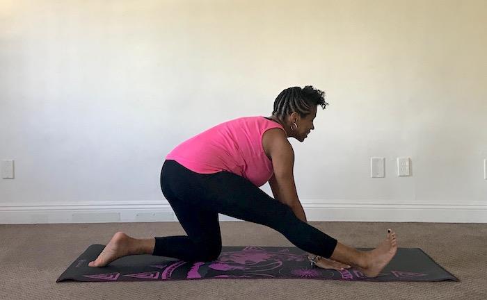 back foot (keeping hips raised) Exhale, come forward again, bending front knee and dropping down into lunge Continue moving back and forth 4-6 times You can do this warm up with hands on the floor,