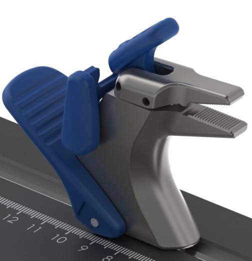The clamp s shape allows the graft fixation (clamp nose) and the femoral button and tibial Pull Suture Plate lodging.