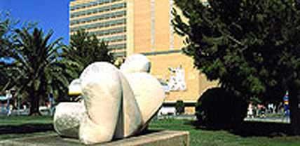 Hospital Universitari i Politecnic) La Fe was created in February 2002 as a result of a fusion process of the services and units involved in all fields of breast diseases especially breast cancer.