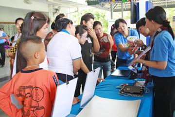 Lion Oral Health Award held in December 2015 Education on oral health in collaboration with the government The Thai government has held a Health Fair since 2012, with the aim of increasing Thai