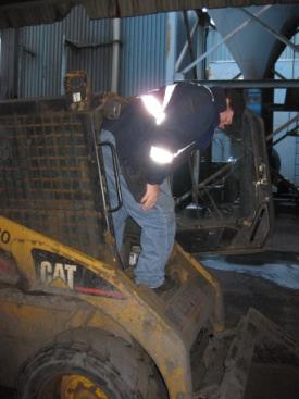 4. ASCENDING AND DESCENDING THE FRONT END LOADER/SKIDSTEER Frequency At the beginning and end of each work period.