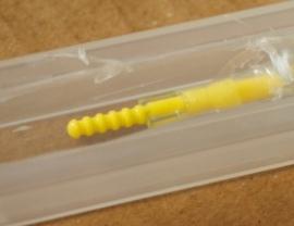 THE HM-JACKarc collection probe consists of a plastic stick (with two small dimples) at one end that is used to collect approximately 2 mg of faeces, and at the other end it has a screw-on lid.