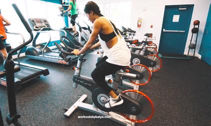 through your whole range of motion INTENSITY: MODERATE BIKE INTERVALS SETS: 5 1 MINUTE 1 Pedal as fast as possible with increased resistance for the