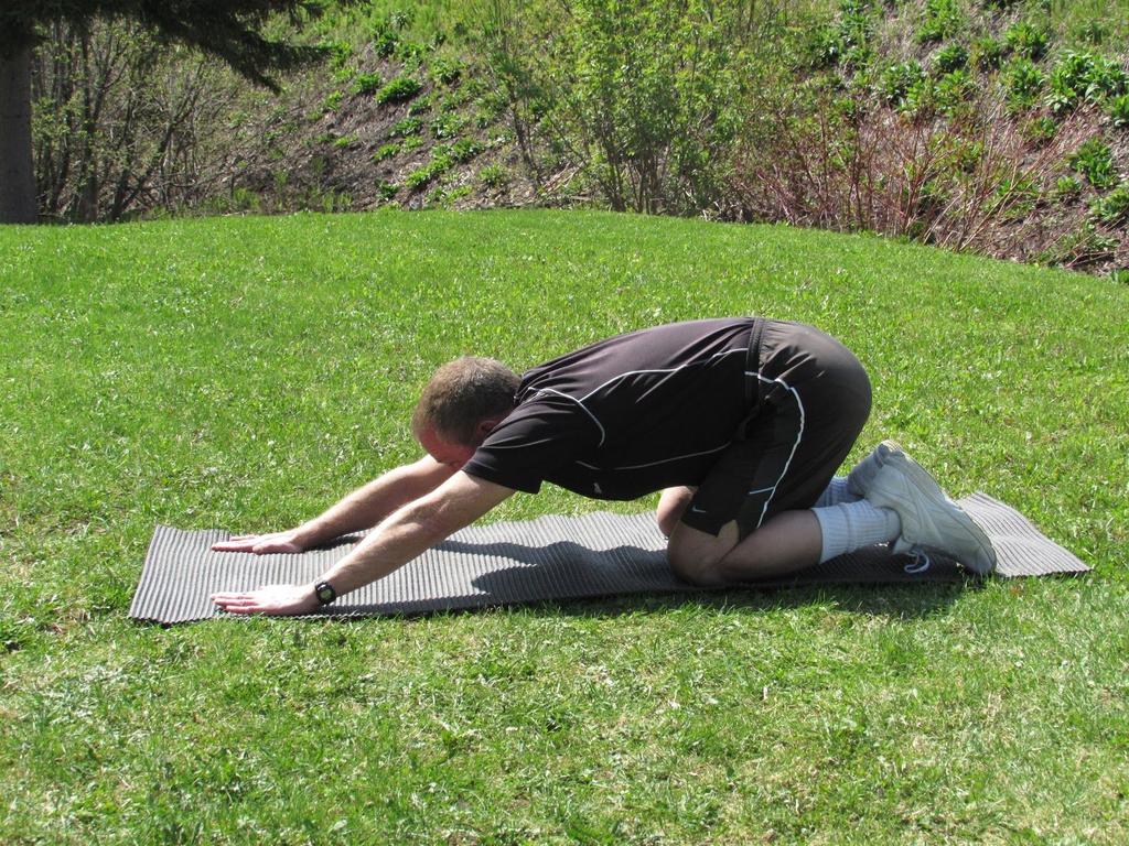 Four Point Lat Stretch Body Part: Shoulder Girdle Target Muscles: Shoulder Extensors While kneeling down move your upper body forward, with arms stretched until you re hands are face down on the mat