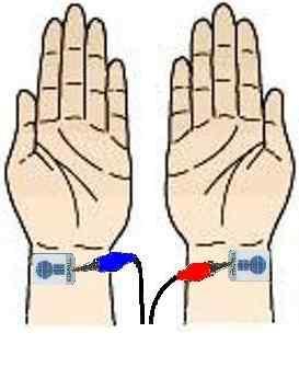 3 Place a second electrode on the right wrist. 4 Place a third electrode on the left wrist. 5 Connect the clips from sensor to the tabs on the edges of the electrode patches.