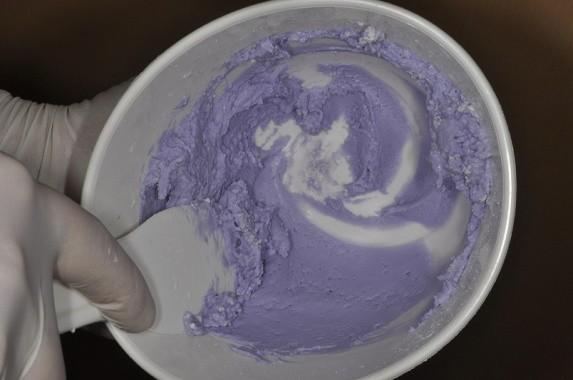At the start of mixing the alginate is blue. Fig.