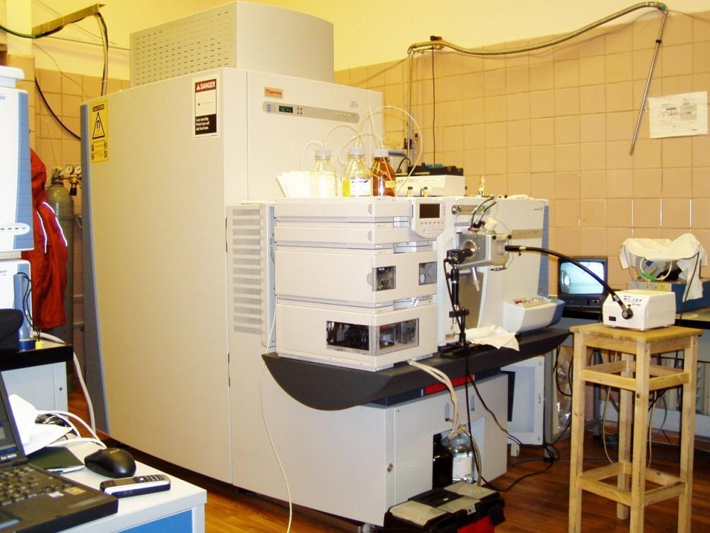 Ion cyclotron resonance mass spectrometer can