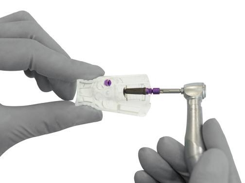 During the pick-up process, observe the correct alignment of the 3 groove markings on the head of the insertion post and the insertion tool. Contamination from non-sterile instruments must be avoided.