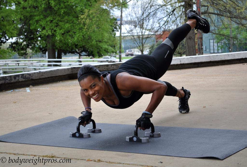 6 Women Workout Too! (Circuit Training) Article By: Marcus J. Jennings, March 24, 2012 On march 24, 2012 I had the opportunity to photo shoot these very fit ladies.