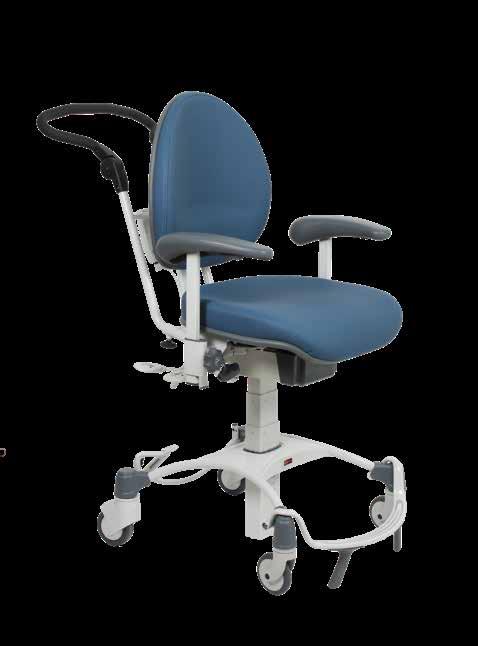 VELA Move Ophthalmology Chair THE PUSH HANDLE MAKES IT EASY TO TRANSFER THE PATIENT BETWEEN DIFFERENT EQUIPMENT THE ARMREST AND BRAKE MAKES IT EASY FOR THE PATIENT TO SIT DOWN AND GET OUT OF THE