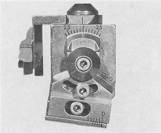 adjustment is calibrated in five degree increments. IMMEDIATE SIDE SHIFT ADJUSTMENT The medial fossa wall can be displaced medially by loosening the immediate side shift adjustment lockscrew (Fig. 9).