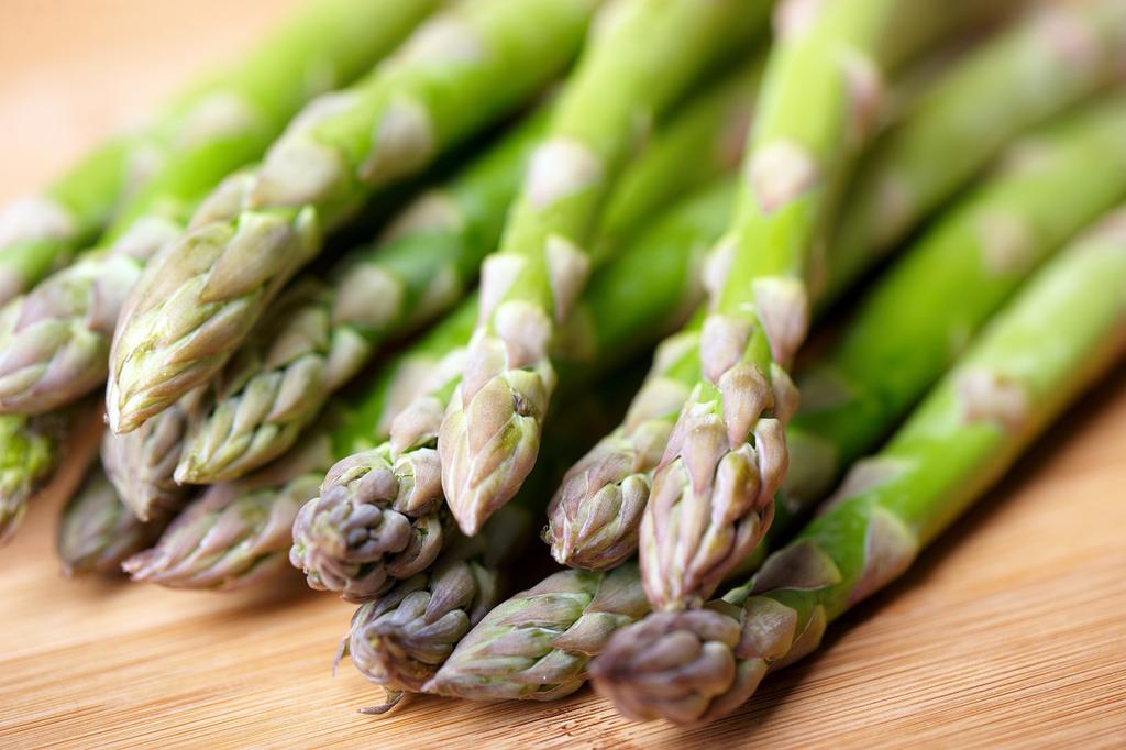 3. Asparagus Asparagus is a fantastic healing vegetable that is high in essential minerals such as selenium, zinc, and manganese which are vital for a strong and healthy immune system.