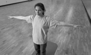 q Arm Circles 1. Stand with feet shoulder-width apart, knees slightly bent. 2. Extend your arms straight out from the shoulders with your fingers spread and palms down.