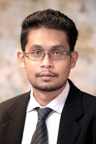 CURRICULUM VITAE Name : DR MOHD HEZERY HARUN Department : Orthopaedic Surgery Faculty : Medicine & Health Sciences Area of Specialization : General Orthopedic,