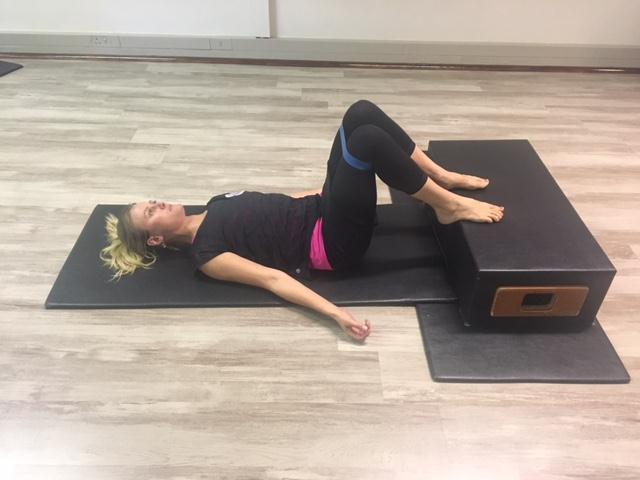 7 P a g e Pelvic hinge double and single leg (Box) 90 Do parallel and laterally rotated + tone loop (When doing single leg you can hover the leg off of the