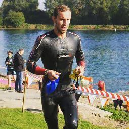 The Jono Frary-coached triathlete won his 25-29 age group sprint race in an incredible time of 63:23, covering the swim in 11:21, the bike section in 33:23 and the