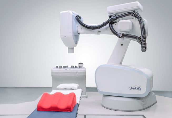 CyberKnife In General Designed for frameless stereotactic radiotherapy Image-guided dose delivery using 2D orthogonal positioning images (imaging interval