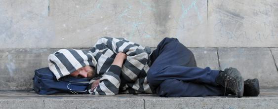 How to Help Homeless People A guide for churches, faith and community groups The number of homeless people is increasing, and some of them will turn to their local church or community for help.