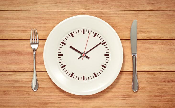 Different Methods of Intermittent Fasting The 16/8 Method: Fast for 16 hours, Eat for 8 hours The 5/2 Diet: Eat for 5 days, Fast 2 days per week Eat-Stop-Eat: Do a 24-hour fast,