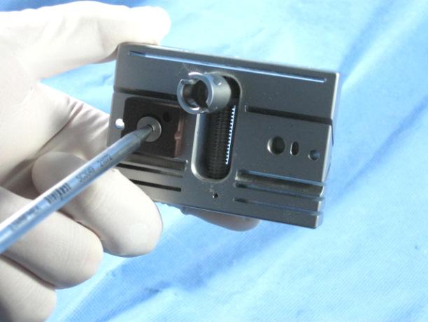 Femoral Preparation (cont) 4 in 1 Cut Block Assembly Select the appropriate size 4 in 1 Cut Block.