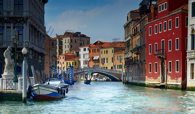 Sunday, July 7 Transfer by coach to Venice Private boat transport to