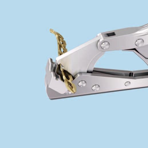 Plate Insertion 3 Determine plate length and adapt plate Optional instruments 329.291 Bending Pliers for Clavicular Plates, length 227 mm 329.040/ Bending Iron for Plates 2.4 to 3.5, 329.