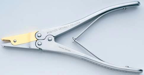 53] Clamp Holding Forceps [388.