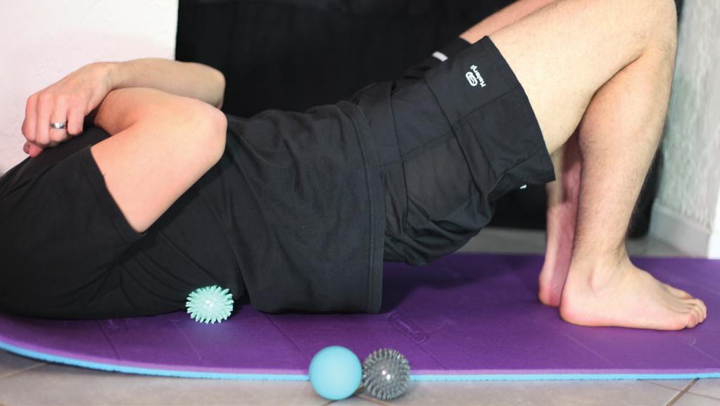Massage with the ball by micromovements. 3.