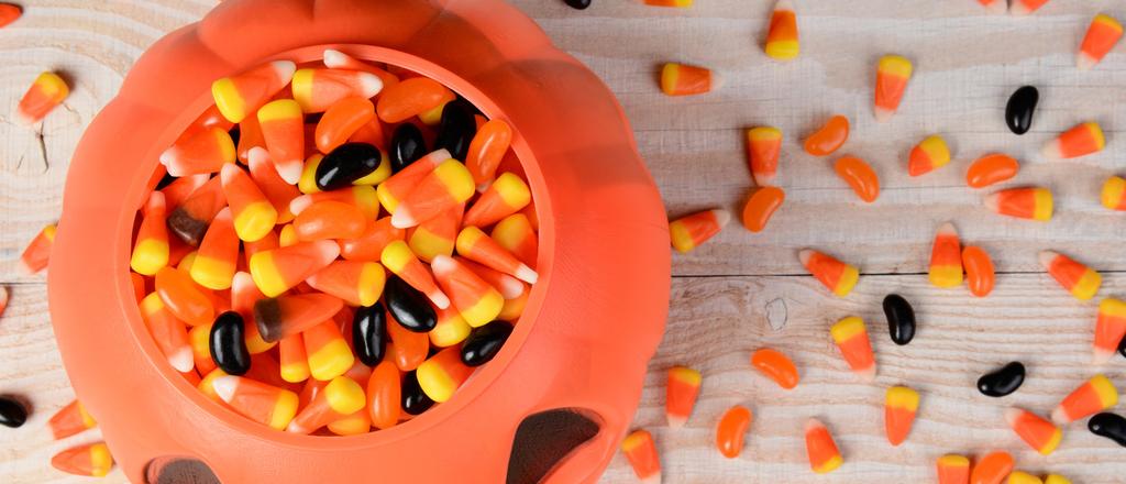 FEATURED ARTICLE Fighting the Urge to Splurge: Outsmarting Sweets on Halloween This holiday is all about fun, but don t feel you re doomed if you want to indulge a bit.