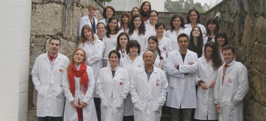 Lab Team Adriana Sampaio, PhD (Lab Director) Alberto Crego, PhD (Post-Doc) Agavnie Petrosyan, PhD (Researcher) Ana Ganho, MSc (PhD Student) Ana Mesquita, PhD (Researcher) Ana Pinheiro, PhD