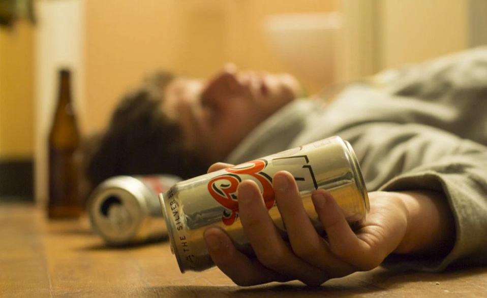 Sleep and Risk-Taking Behaviors Sleep duration is a significant negative predictor for alcohol-related problems such as binge drinking, driving while drunk, and