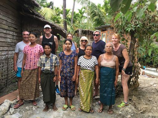 The 2017 Digging Deep Team with some of the villagers, behind