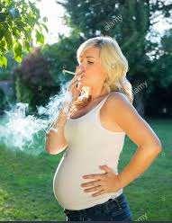 SPONTANEOUS PRETERM BIRTH Majority of studies no association Adverse effects of smoking tobacco Possibly synergistic or additive effect 1x Weekly use of marijuana increased risk 10.4% vs 5.7% RR 2.