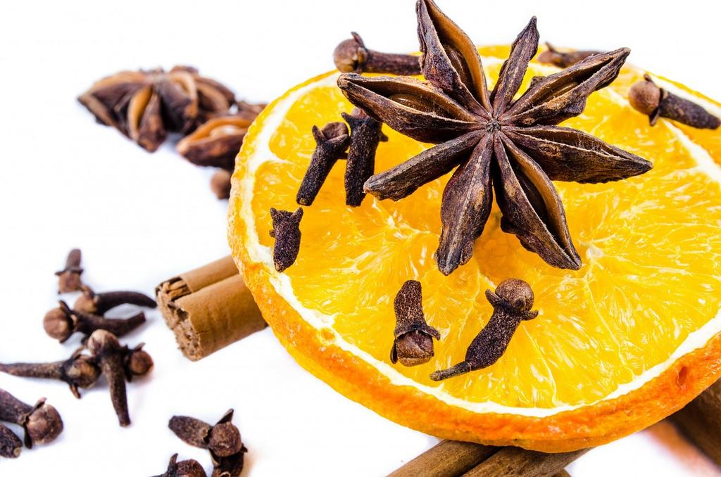 Clove Clove oil, which is, derived from the clove plant has a powerful scent and many healing properties. Use with caution as it can cause skin irritations and must be very well diluted.