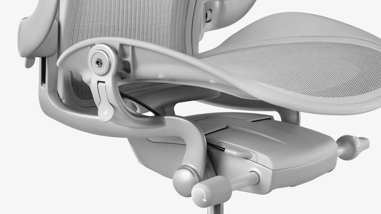 deliver nutrients to the intervertebral disks. The Aeron chair s tilt allows it to move with the body in such a natural way that people can shift from forward to reclining postures intuitively.