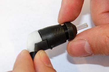 2 Cleaning the probe tip In order to secure correct impedance measurements it is important to make