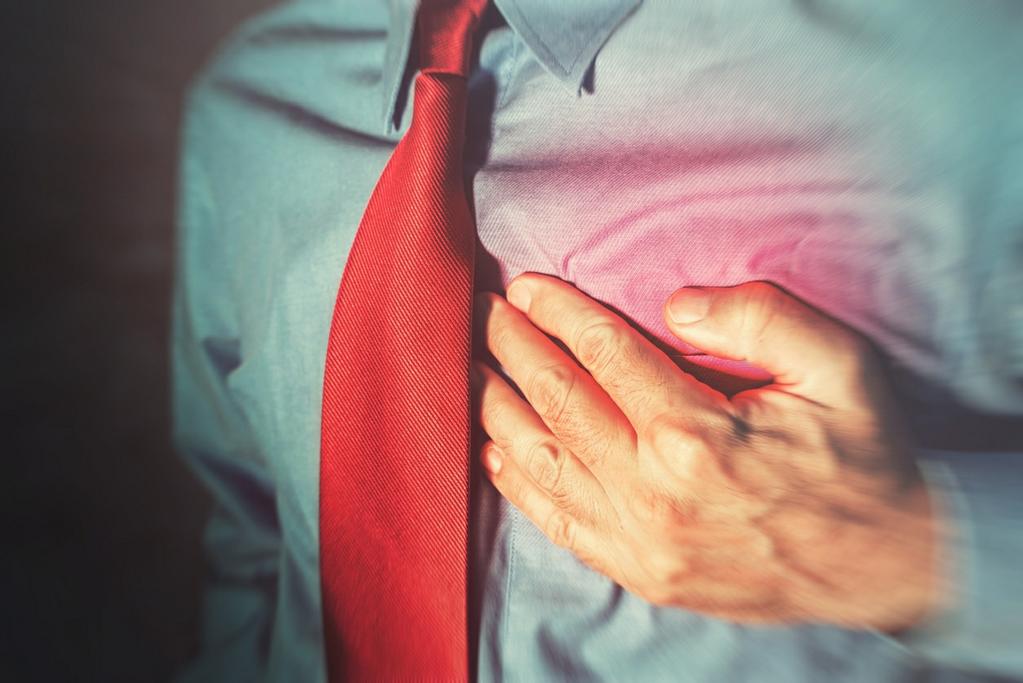 The classic signs of a heart attack in men are: Substernal chest pressure and/or pain that may