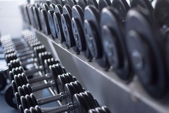 RUNNING THE RACK Choose a weight you can get a strict 8 reps of DB hammer curls with to start. Perform 8 reps on each arm, alternating each rep.