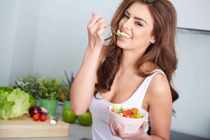 #10 EAT MINDFULLY & CHEW FOOD WELL So many people eat on the go, or in front of the TV, without paying any attention to the food they are eating.