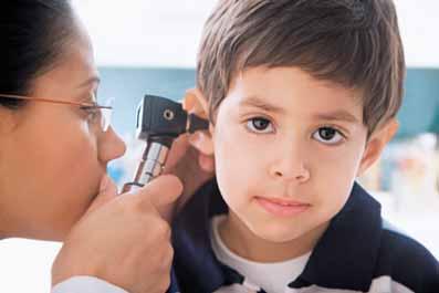 Diagnosing Fluid and Infection If a middle ear infection is suspected, the healthcare provider will examine your child.