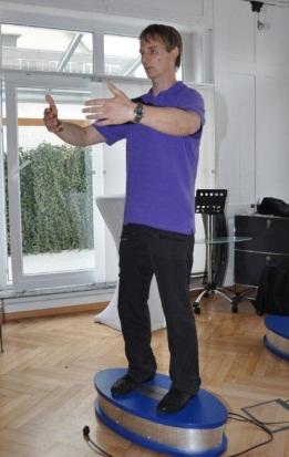 This exercise is suitable for all people who feel tensions in their shoulders or in their cervical spine. Photo 9: This is an extension to the exercise in Photo 8.