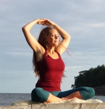 About me Hi! I m Helen Kåselöv and I m the founder of Yoga for endometriosis & pelvic pain: www.endoyoga.com. I m a yoga teacher and yoga therapist in Mediyoga - a therapeutic form of kundalini yoga.