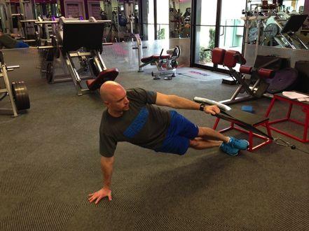 Workout A Extended Side Plank with Cable Row Lie on the floor on your side. Support your bodyweight with your arm extended. Keep your back straight and your hips up.