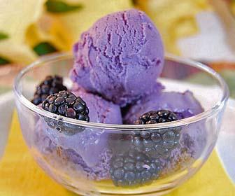 Low Carb Blackberry Ice Cream 3.6 net carbs per serving for 10 servings. In a 3 quart saucepan combine blackberries, Splenda and lemon juice.