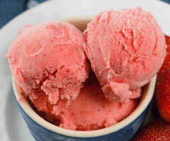 Low Carb Strawberry Sherbet 3.5 net carbs per serving for 6 servings. Place strawberries in a food processor or a blender and puree; transfer to a mixing bowl. Add sweeteners and lemon juice.